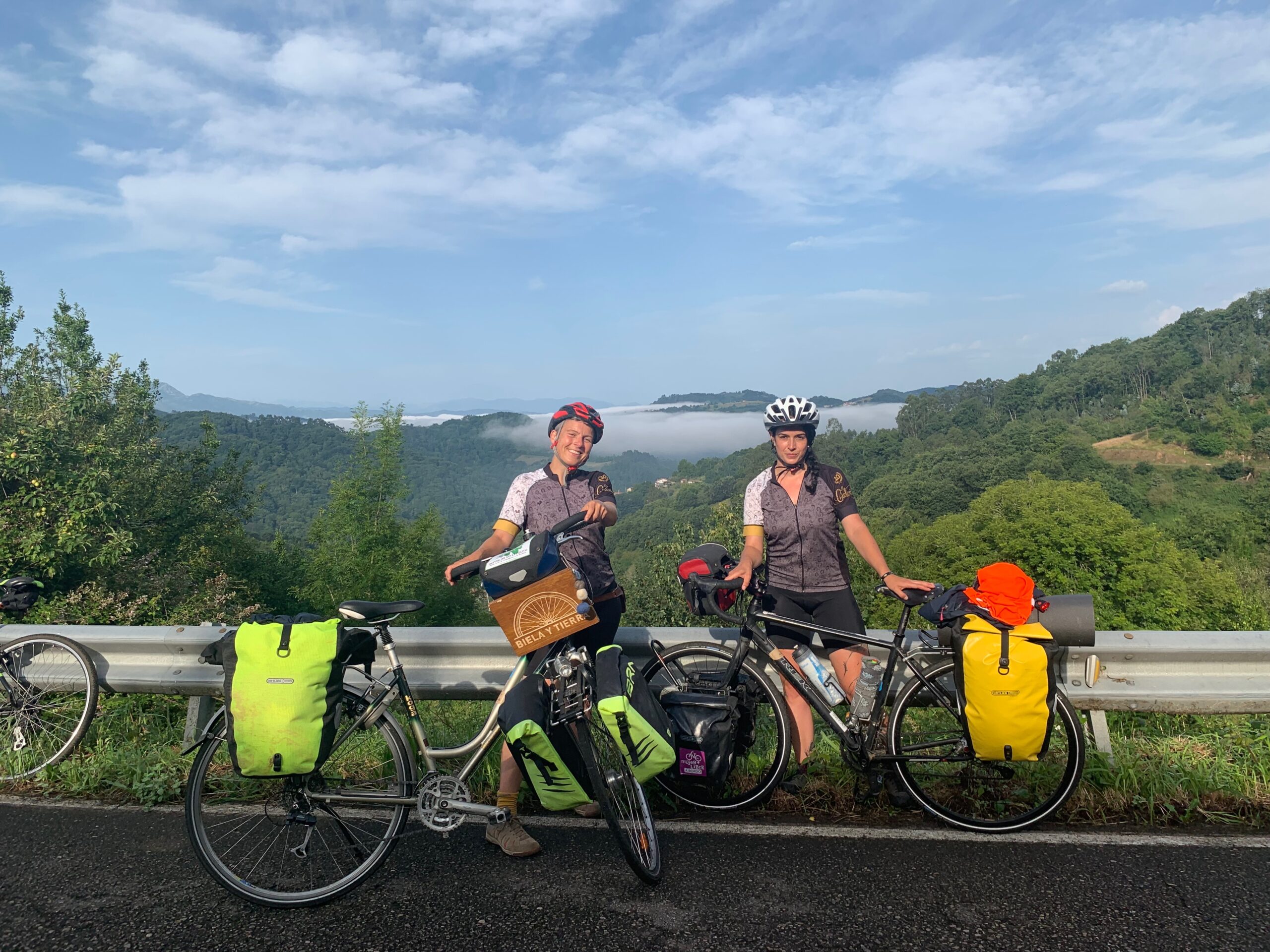 Biela y Tierra en ruta